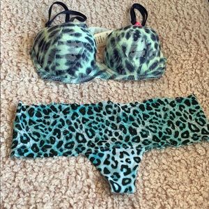 Victoria’s Secret PINK panty bra set blue leopard
